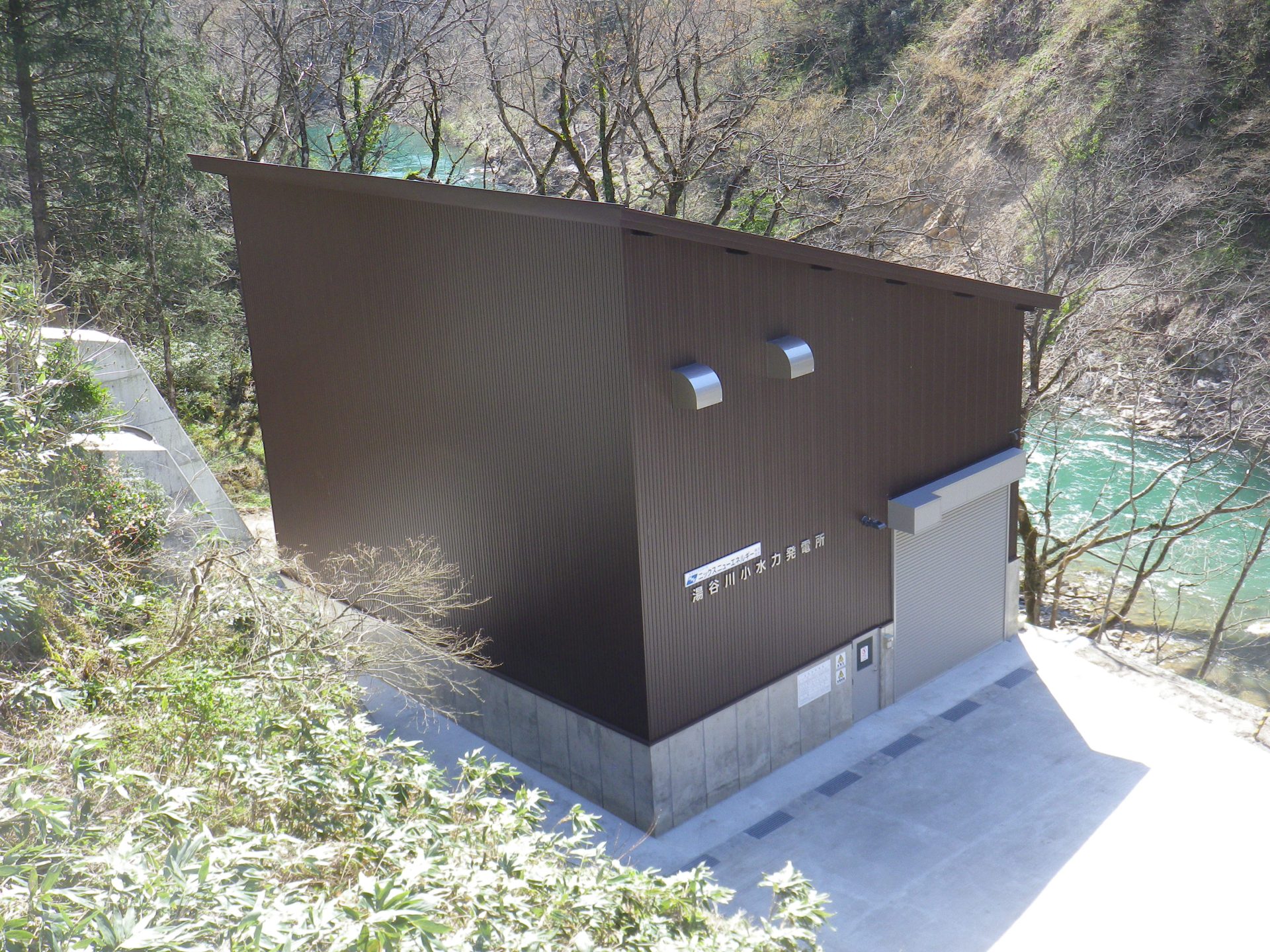 NiXグループは自社で発電した再生可能エネルギー電力を活用し、日本国内のグループ企業において再生可能エネルギー利用100%の目標を達成しました